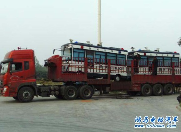 流動警務(wù)站“亮相”云南麗江古城為民服務(wù)