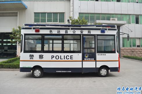 四川色達縣流動警務室發(fā)車 打造智能警務