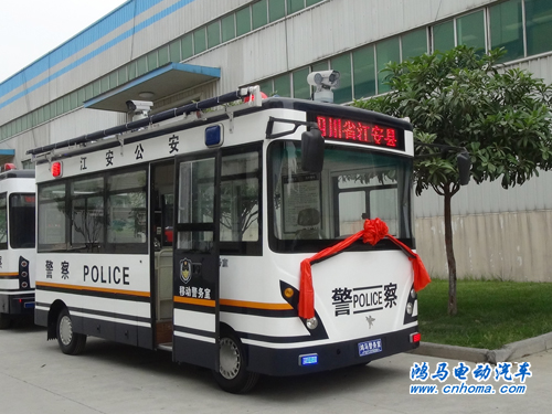四川江安鴻馬流動警務室發(fā)車——強化街面巡邏防控力度